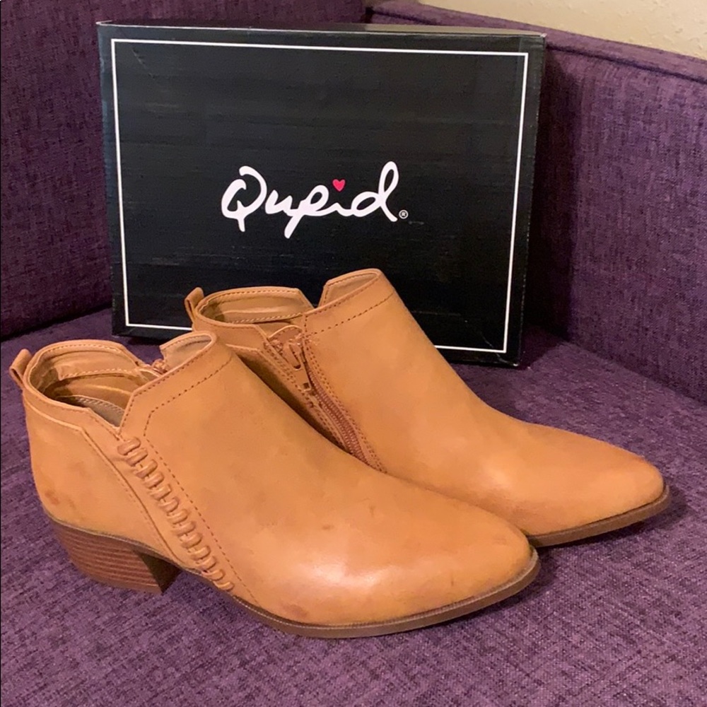 Quipid ankle boots